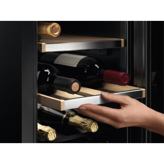 Electrolux EWUS018B7B Beépíthető borhűtő