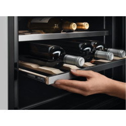 Electrolux KBW5X Beépíthető borhűtő