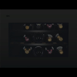 AEG NKW8P21KAT Beépíthető borhűtő