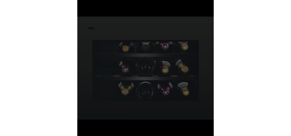AEG NKW8P21KAT Beépíthető borhűtő