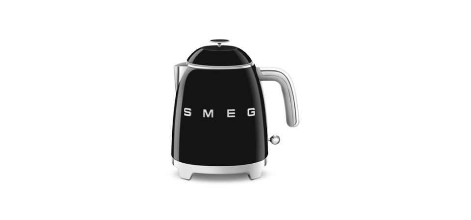 SMEG SMEG MINI VÍZFORRALÓ, retro, fekete KLF05BLEU Vízforraló SMEG SMEG MINI VÍZFORRALÓ, retro, fekete KLF05BLEU Vízforraló