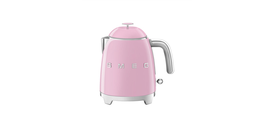 SMEG SMEG MINI VÍZFORRALÓ, retro, rózsaszín KLF05PKEU Vízforraló SMEG SMEG MINI VÍZFORRALÓ, retro, rózsaszín KLF05PKEU Vízforraló